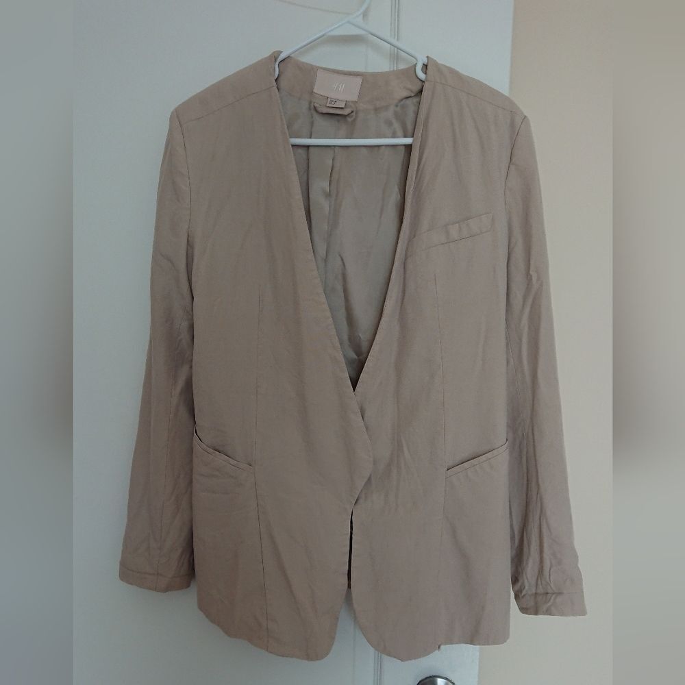 H&M light beige blazer size 8
